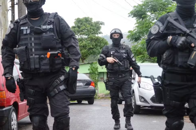 Homem se joga do quarto andar após abordagem da Polícia Civil durante ocorrência de agressão contra mulher em São Leopoldo