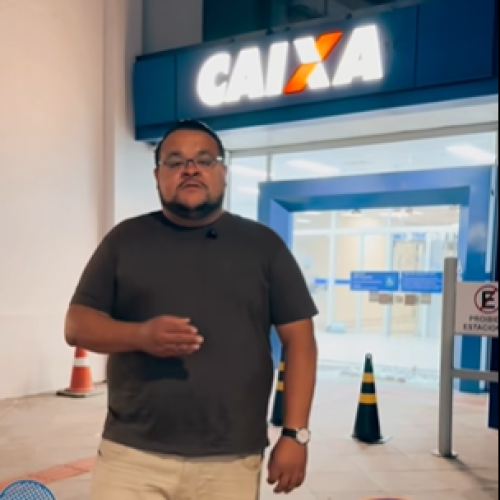 Homem em surto quebra portas e mesa da Caixa Econômica Federal no Centro de São Leopoldo