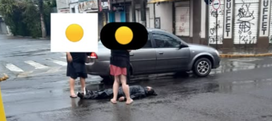 Acidente entre carro e moto deixa motociclista ferida no Centro e motorista do carro foge sem prestar socorro